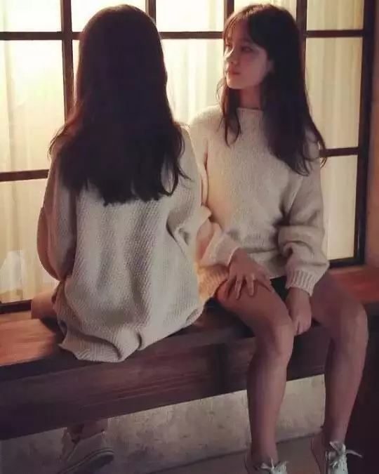 這對「全球最正雙胞胎」小時候是萌系美少女 長大後變成「男孩們的夢中情人」!