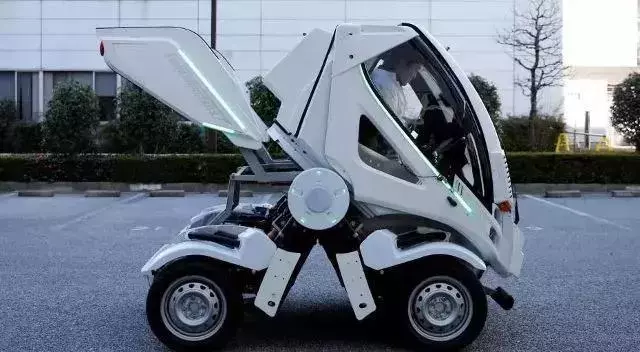 有了這輛會「變形」的小車,以後就不怕堵車了!