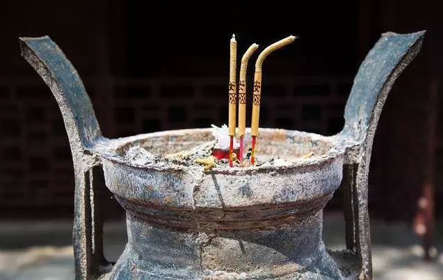 你家有燒剩的香灰嗎?現在知道還不晚,快去找找