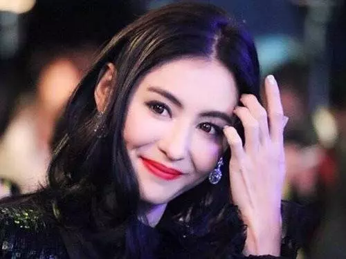 林心如帶女兒出行,簡直就是翻版霍建華,網友:太像了吧