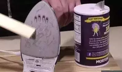 媳婦太有才!她把食鹽倒進鍋裡,驚喜發生了,清潔專家都不輕易外傳的祕方