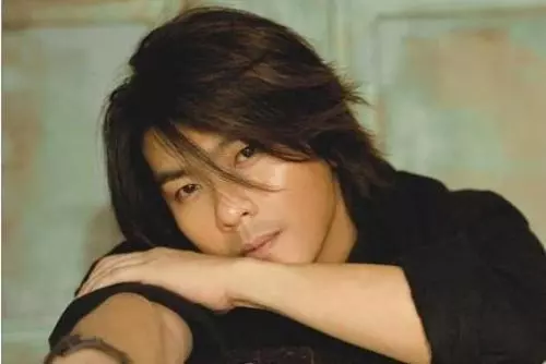 還記得阿杜嗎?他15歲逃學在工地做7年,一夕爆紅後卻再也沒回來!如今的他竟!