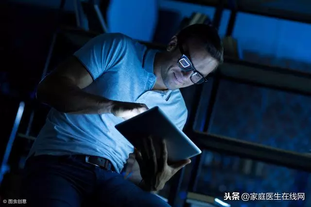 經常熬夜,不知不覺,身體就發生這3個不良變化