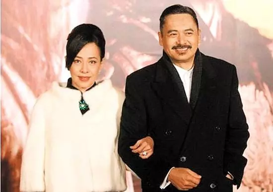 56億家產為什麼全部捐出?看完周潤發的「家庭關係」 你就會明白了!