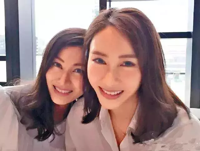 演藝圈豪門闊太過年照曝光!千億媳婦秀豪宅 黎姿「一桌菜」最親民!