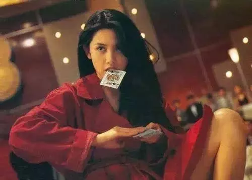 邱淑貞女兒已是很漂亮了,沒想到看到朱茵女兒,網友:簡直就是小朱茵!