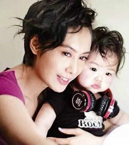 邱淑貞女兒已是很漂亮了,沒想到看到朱茵女兒,網友:簡直就是小朱茵!