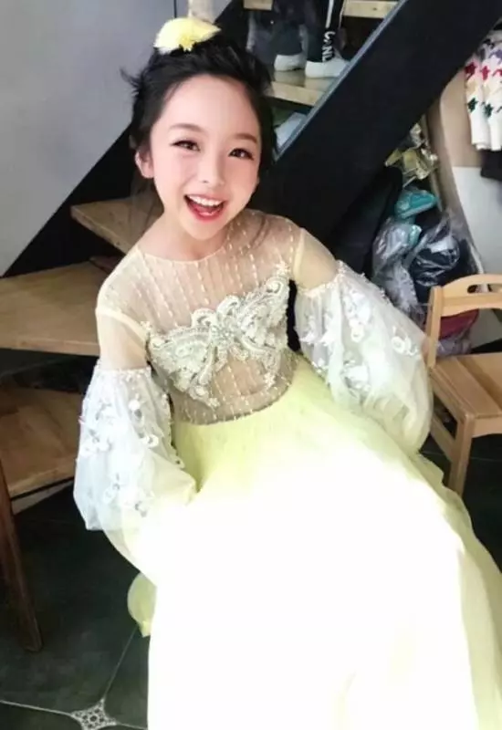 范冰冰9歲堂妹曝光!絕美五官…網大讚:范家的基因也太神