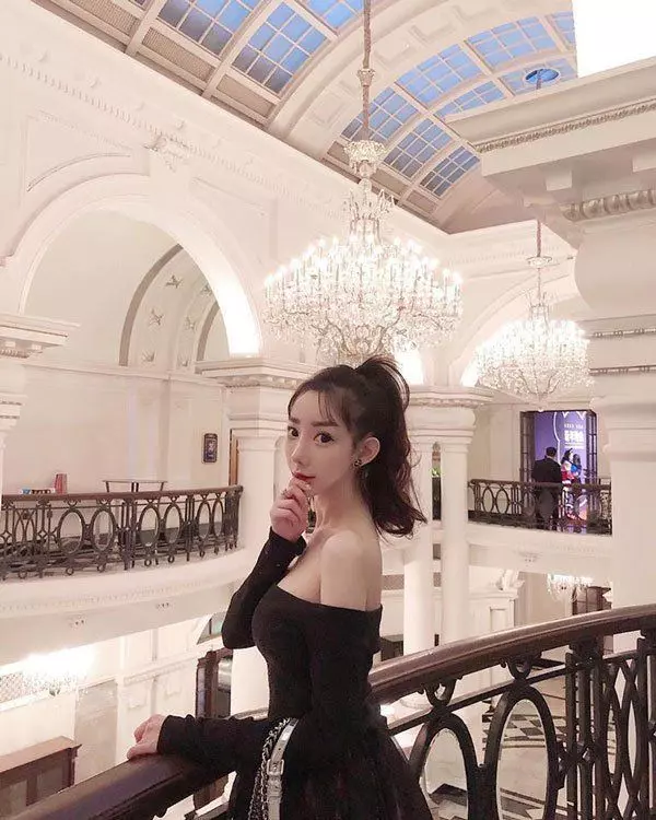 你一定記得她!16歲嫩模跟冠希哥…照瘋傳多年後近況!太意外:竟過得超爽