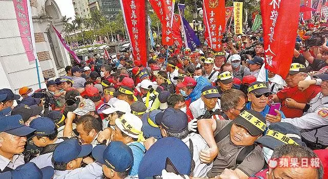 月退縮水 年改引爆警察緩退潮