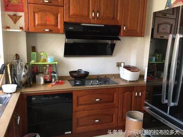 假扮乞丐回家,大兒子讓他滾,二兒子裝不識,小兒子收留得88萬