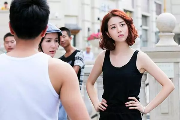 我在曬衣服時老公突然說:「我們離婚吧!」他很嚴肅,不像開玩笑,結果他的「第二句話」將我打入地獄…