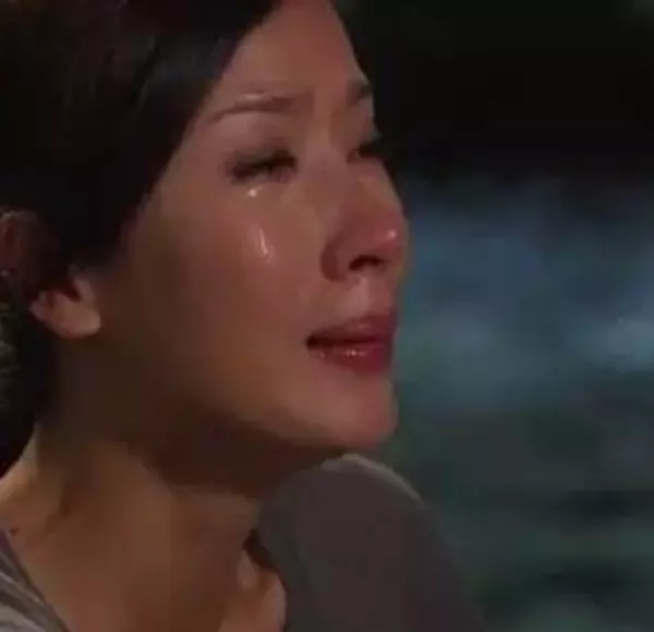 我在曬衣服時老公突然說:「我們離婚吧!」他很嚴肅,不像開玩笑,結果他的「第二句話」將我打入地獄…