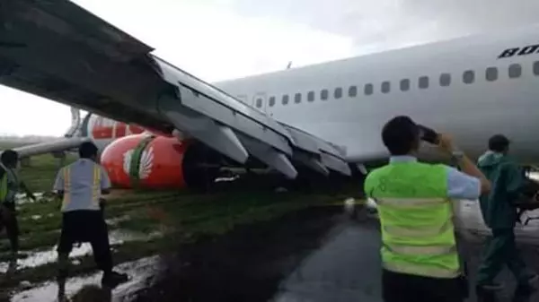 暴雨中降落失控 獅航載189人客機 滑出跑道 !