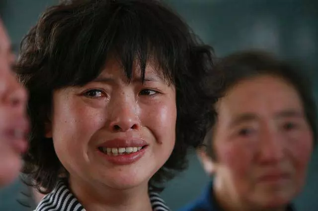 父親帶一個女人回家說要跟母親離婚,我氣的想打小3,父親卻給我一巴掌!3年後父親過世,眞相揭開..