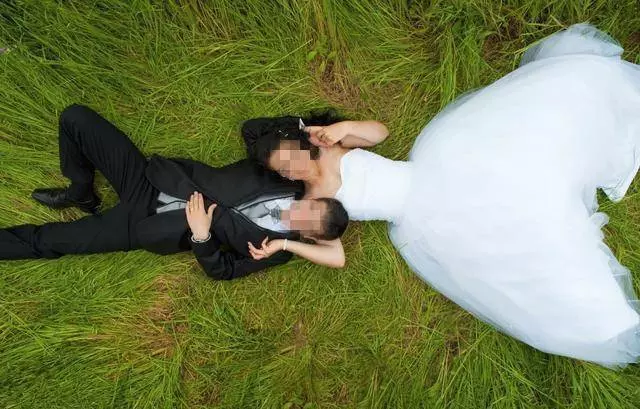 姐坐月子婆家給她吃剩飯,姐倒垃圾桶,半夜廚房見一人,姐姐哭了
