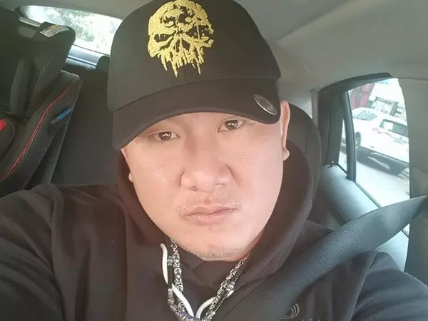 賺多少全捐出去!館長光是簽約金「高達7位數台幣」 月收入「能買好幾棟透天厝」卻不買霸氣捐了