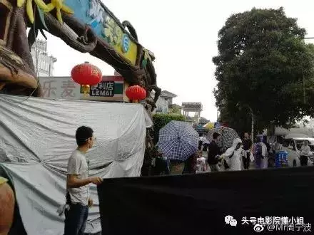 周星馳深圳拍《美人魚2》坐70萬房車 遊樂園取景拉警戒線防曝光