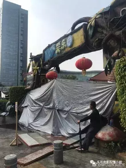 周星馳深圳拍《美人魚2》坐70萬房車 遊樂園取景拉警戒線防曝光