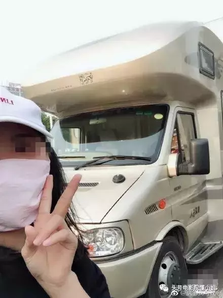 周星馳深圳拍《美人魚2》坐70萬房車 遊樂園取景拉警戒線防曝光