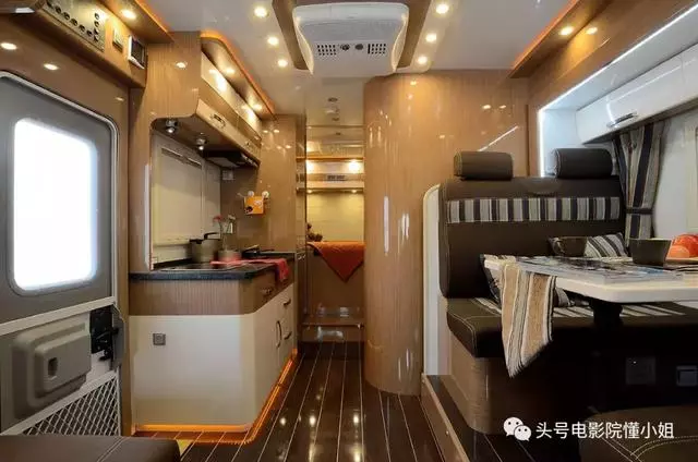 周星馳深圳拍《美人魚2》坐70萬房車 遊樂園取景拉警戒線防曝光