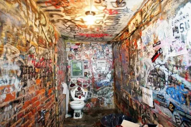 上千萬的口香糖黏在牆壁上會發生什麼事?世界最髒景點,印度老鼠廟,最髒的藏在廣東....
