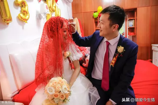 新婚夜,丈夫喂俺安眠藥,俺假裝吃了睡著,偶然睜開眼,俺傻住