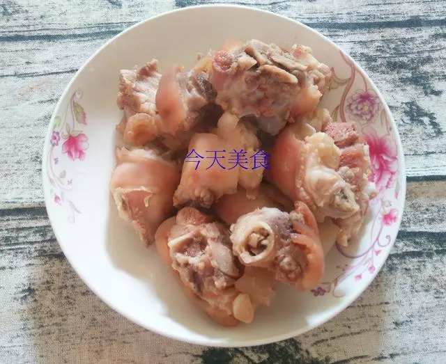 分享一道好吃的硬菜,台灣鹵豬腳,做法正宗,滑嫩入味!