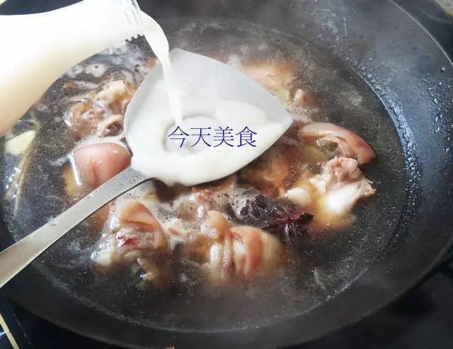 分享一道好吃的硬菜,台灣鹵豬腳,做法正宗,滑嫩入味!
