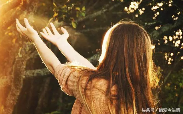 婆婆進城照顧女兒,偶然發現她偷吃豬蹄,我讓她滾,轉身我哽咽了