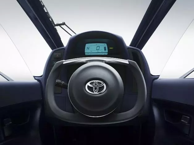 TOYOTA即將在台上市新款超級機車 「免加油只需充電3小時」還能遮風避雨!