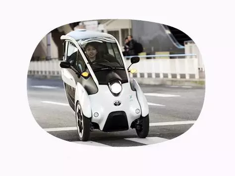 TOYOTA即將在台上市新款超級機車 「免加油只需充電3小時」還能遮風避雨!