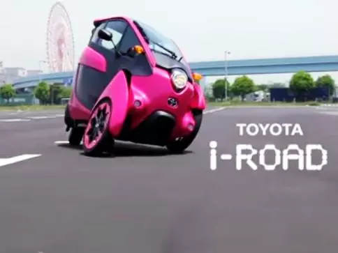 TOYOTA即將在台上市新款超級機車 「免加油只需充電3小時」還能遮風避雨!