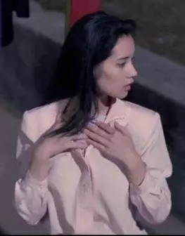 堂堂三級片最美脫星, 曾經因驚世美顏被包養, 如今竟淪落到去快餐店打工, 樣子還皺過啊嫲!