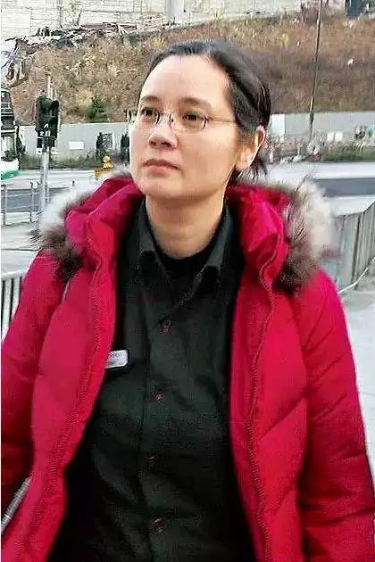 堂堂三級片最美脫星, 曾經因驚世美顏被包養, 如今竟淪落到去快餐店打工, 樣子還皺過啊嫲!