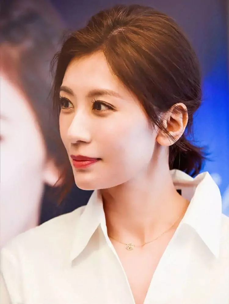 紅了16年,今44歲穿得像18歲,臉上仍有這個年齡應有的優雅