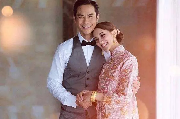 終於榮升人父?50歲視帝老婆被指於今日上午剖腹產誕下寶寶