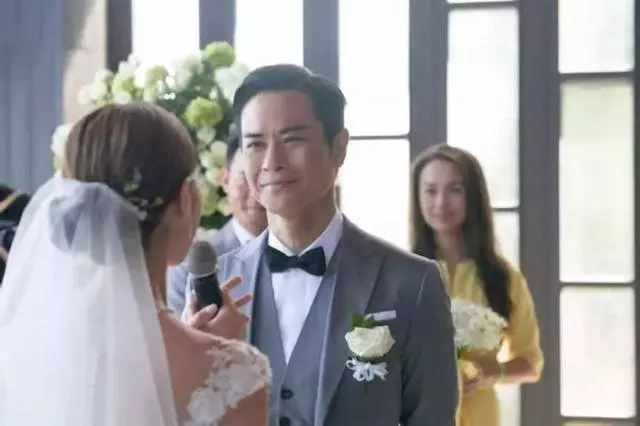 終於榮升人父?50歲視帝老婆被指於今日上午剖腹產誕下寶寶