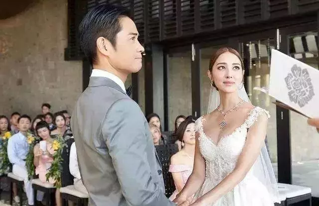 終於榮升人父?50歲視帝老婆被指於今日上午剖腹產誕下寶寶