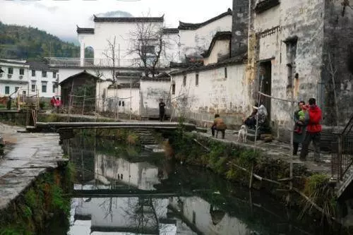 父母拿75萬給我陪嫁一套房,裝修時聽見工人閑聊,我果斷悔婚