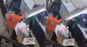 6個國中生拿著棒球棍「恐嚇超商店員」,店員一臉淡定得說:「我已經撂人來了」!看到來人後大家讚嘆不已!