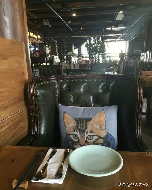 成龍在北京開的餐廳,看到菜單價格,網友:大哥人品真好!