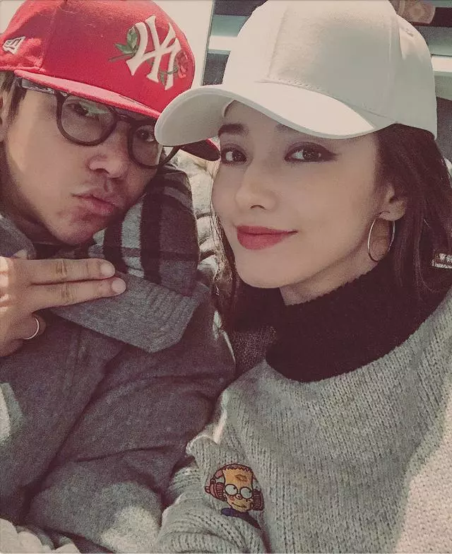 歐弟老婆曬一家出行照,結婚五年相濡以沫,大女兒jojo萌化全場!