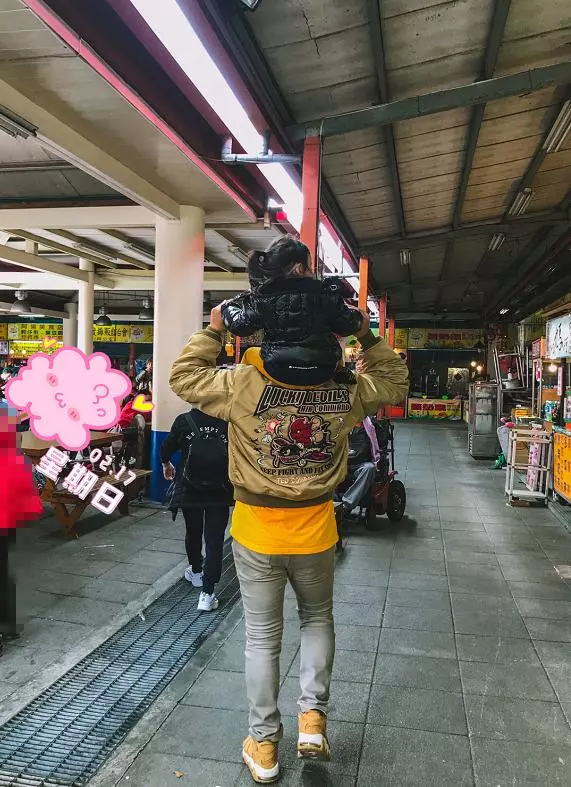 歐弟老婆曬一家出行照,結婚五年相濡以沫,大女兒jojo萌化全場!