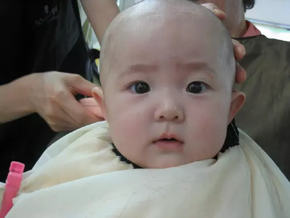 姓「位」的爸爸給女兒取名字,怎麼取都難聽,孩子爺爺一開口絕了!大家都讚好