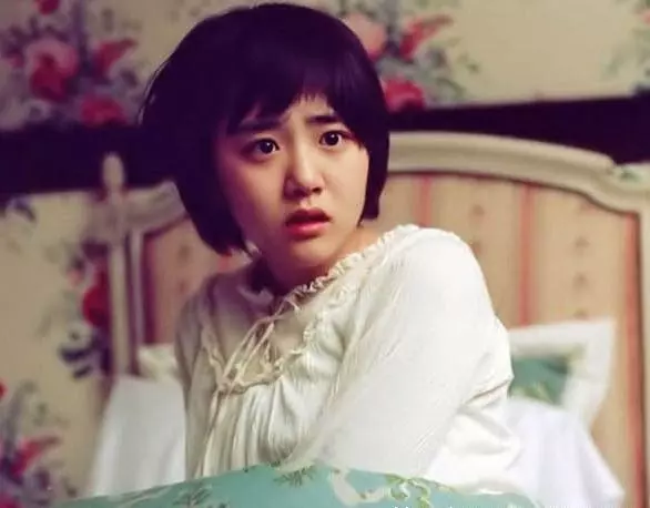 還記得《藍色生死戀》中的「小恩熙」? 童年走紅花光了她的運氣,中年事業停滯、大病、肥胖!現在她變成這樣...