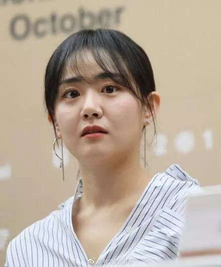 還記得《藍色生死戀》中的「小恩熙」? 童年走紅花光了她的運氣,中年事業停滯、大病、肥胖!現在她變成這樣...