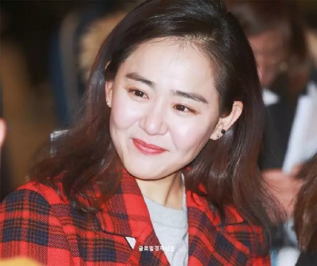還記得《藍色生死戀》中的「小恩熙」? 童年走紅花光了她的運氣,中年事業停滯、大病、肥胖!現在她變成這樣...