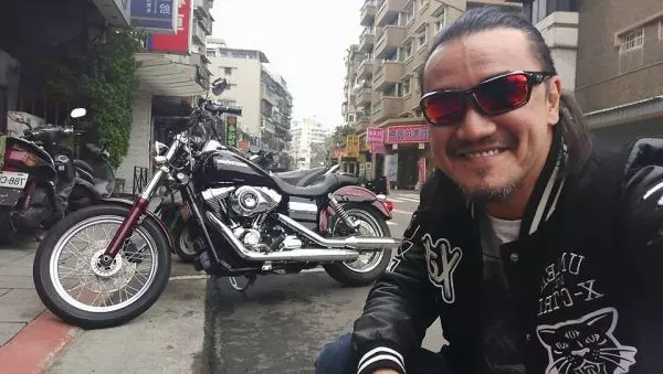 前妻罹癌後被男友拋棄,陳為民堅持陪伴在身邊到她離世,只為了這句「25年前的誓詞」!讓網友稱讚:不愧是真男人!