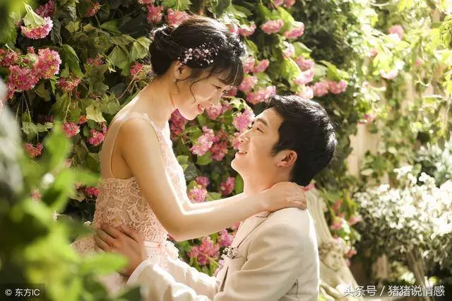 婚後老公要接小姑子一起住,半夜電話響,我留下一萬塊回娘家